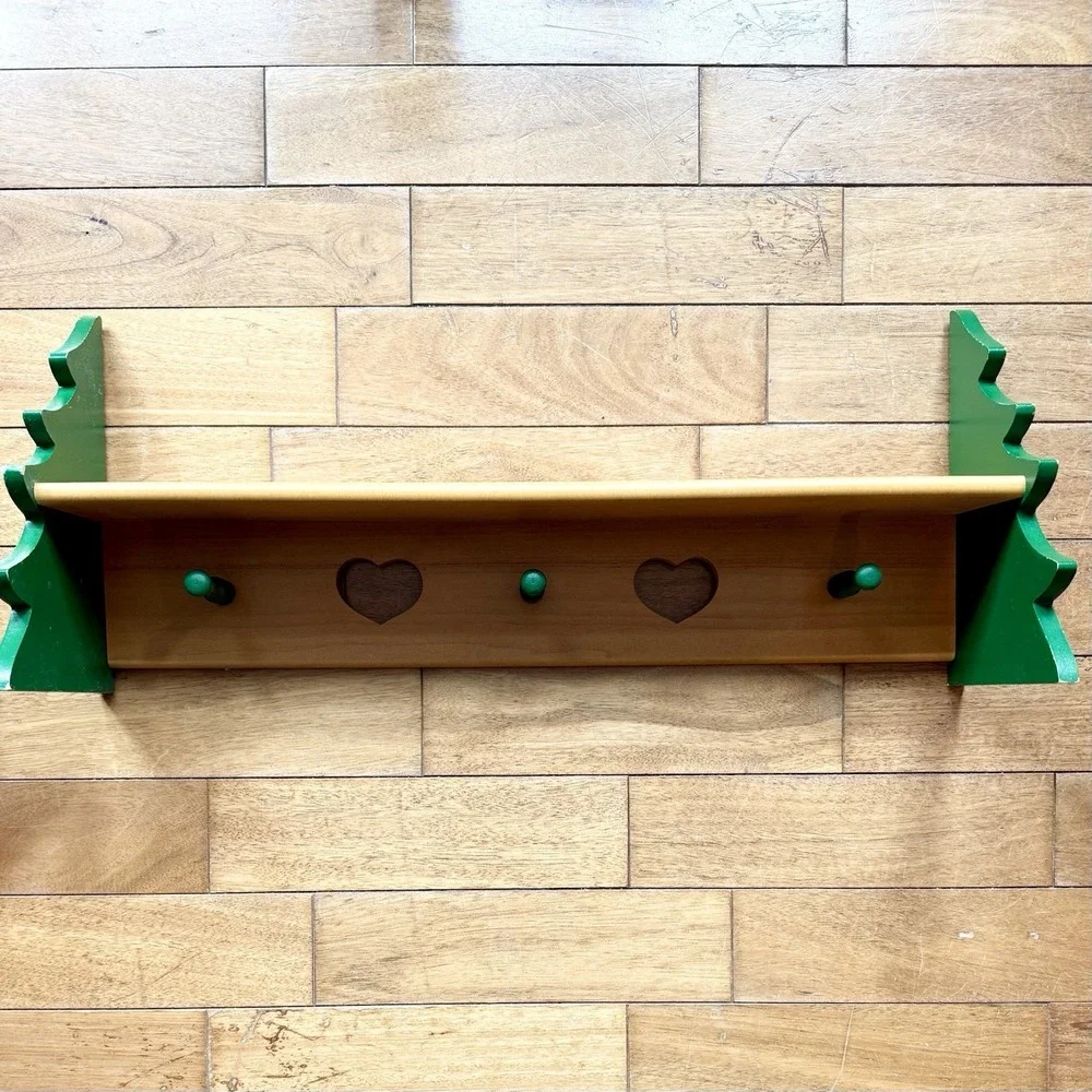 VTG 80s Wood Wall Shelf Heart Cutout Pegs Pine Tree Farm Granny Cottage Core 24